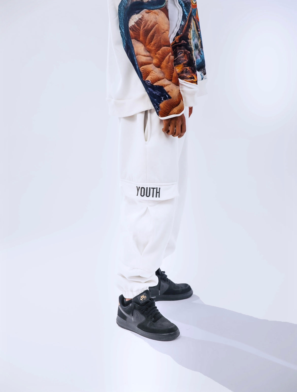 OFF-WHITE CARGO SWEATS
