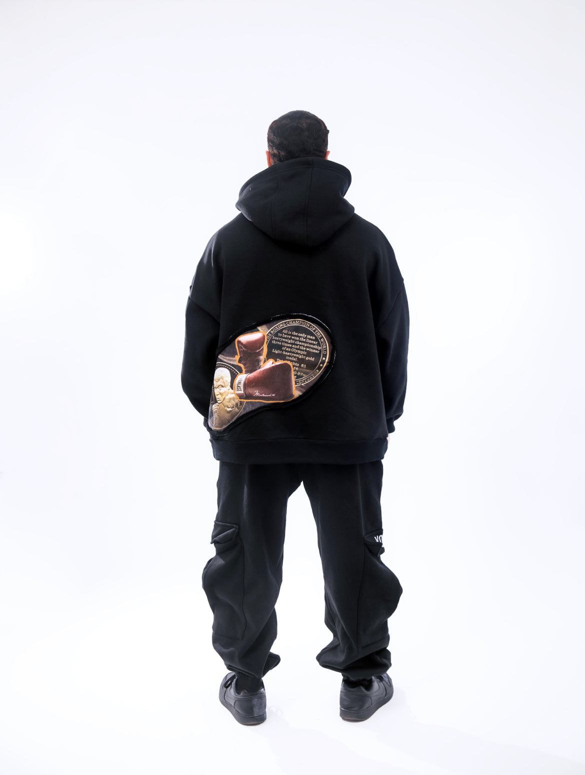 BLACK CARGO SWEATS